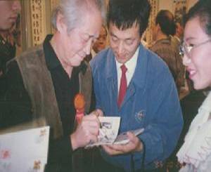 首先9个社团社长依次进行社团年度工作